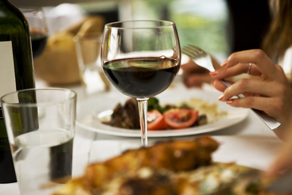 Anything wrong with a woman having a single glass of wine while pregnant? Anything wrong with a woman having a single glass of wine while pregnant?